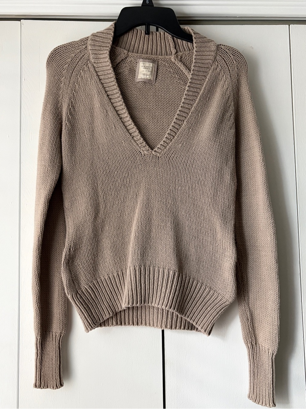 Old Navy Women’s V-Neck Sweater in Taupe